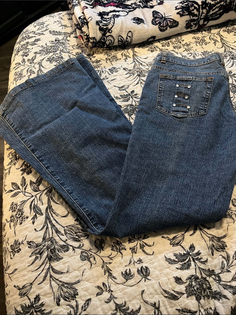 Women’s Boot Cut Jeans with Studded Back Pocket - Blue